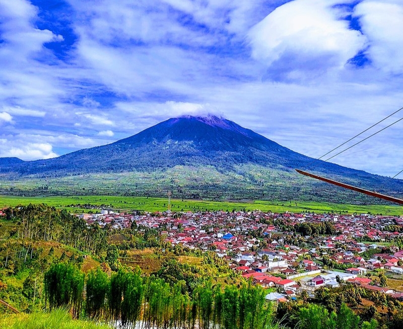 Gunung Kerinci dari tempat wisata Swarga